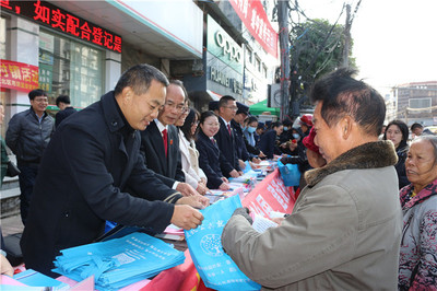 钦北区举办宪法宣传周系列活动，法律咨询服务惠及民众
